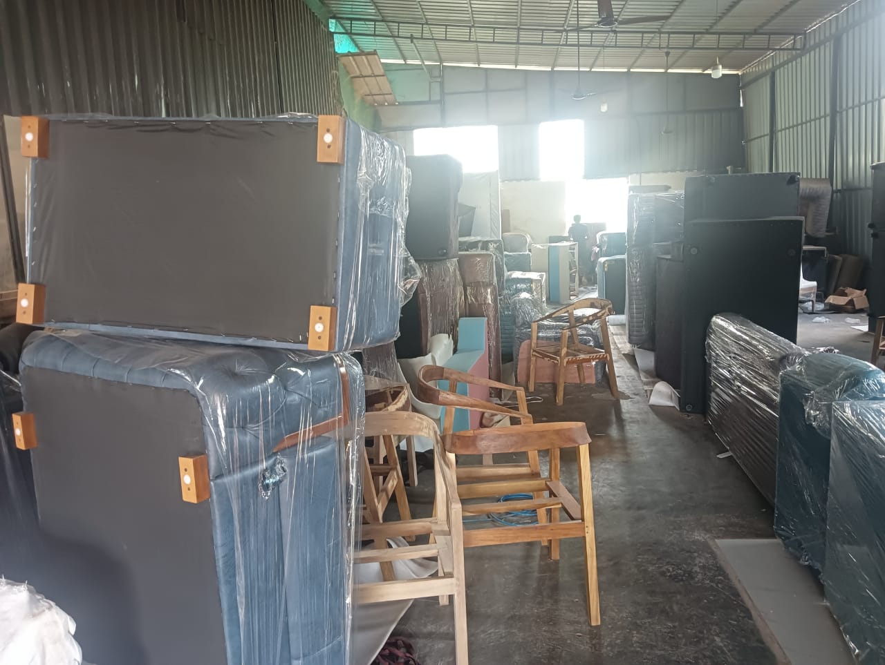 Queen-Size Coat with Belt without Storage